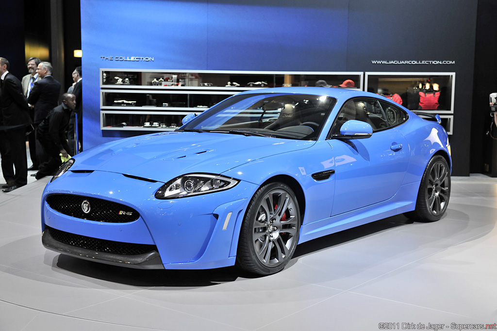 2011 Geneva Motor Show-3