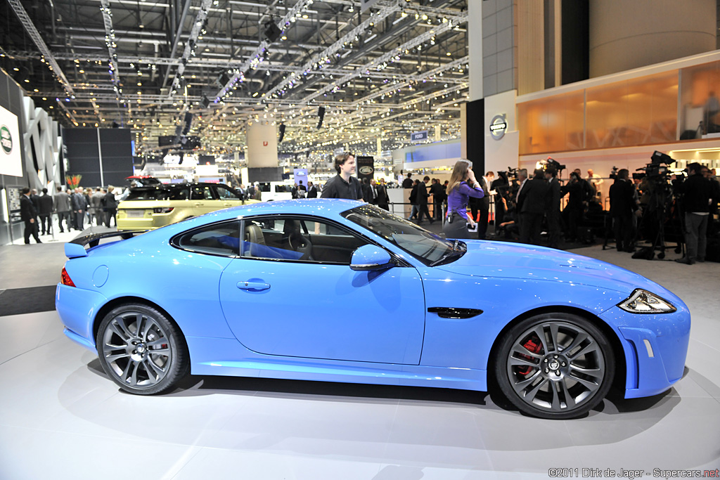 2011 Geneva Motor Show-3