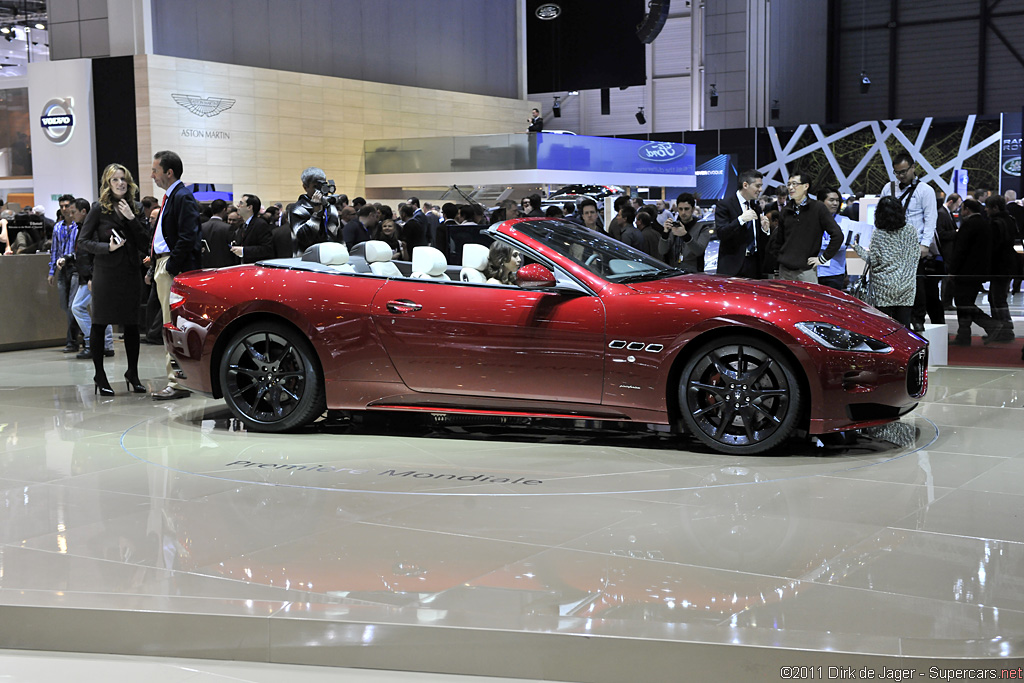 2011 Geneva Motor Show-3