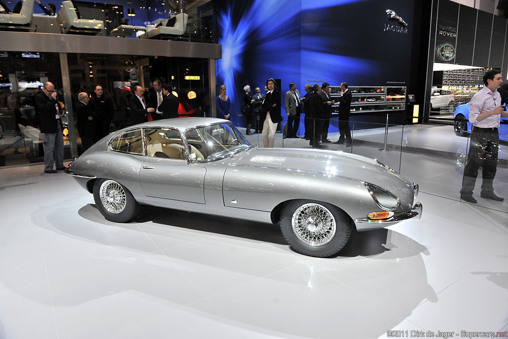 2011 Geneva Motor Show-5