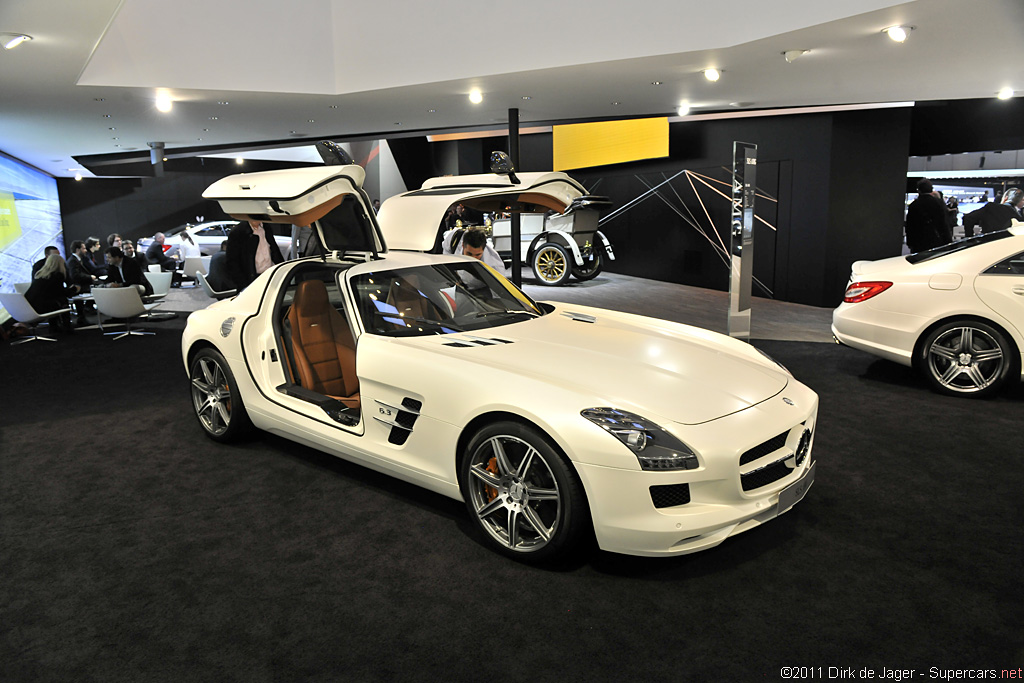 2011 Geneva Motor Show-3