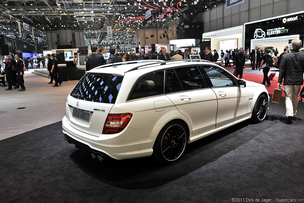 2011 Geneva Motor Show-3