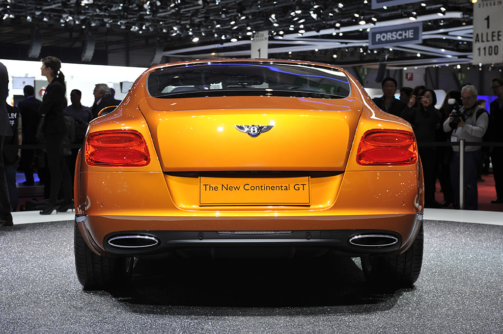 2011 Geneva Motor Show-3