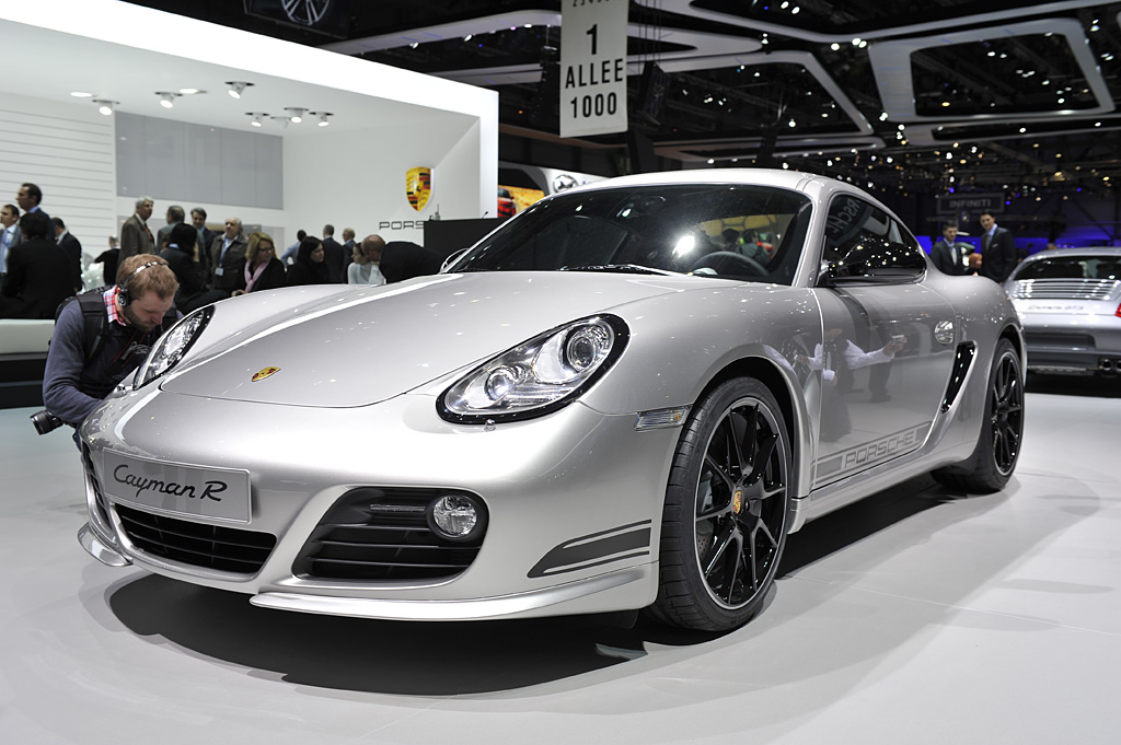 2011 Geneva Motor Show-3