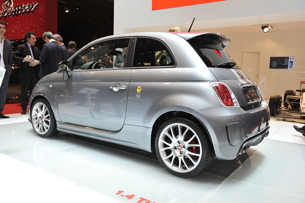 2011 Geneva Motor Show-3