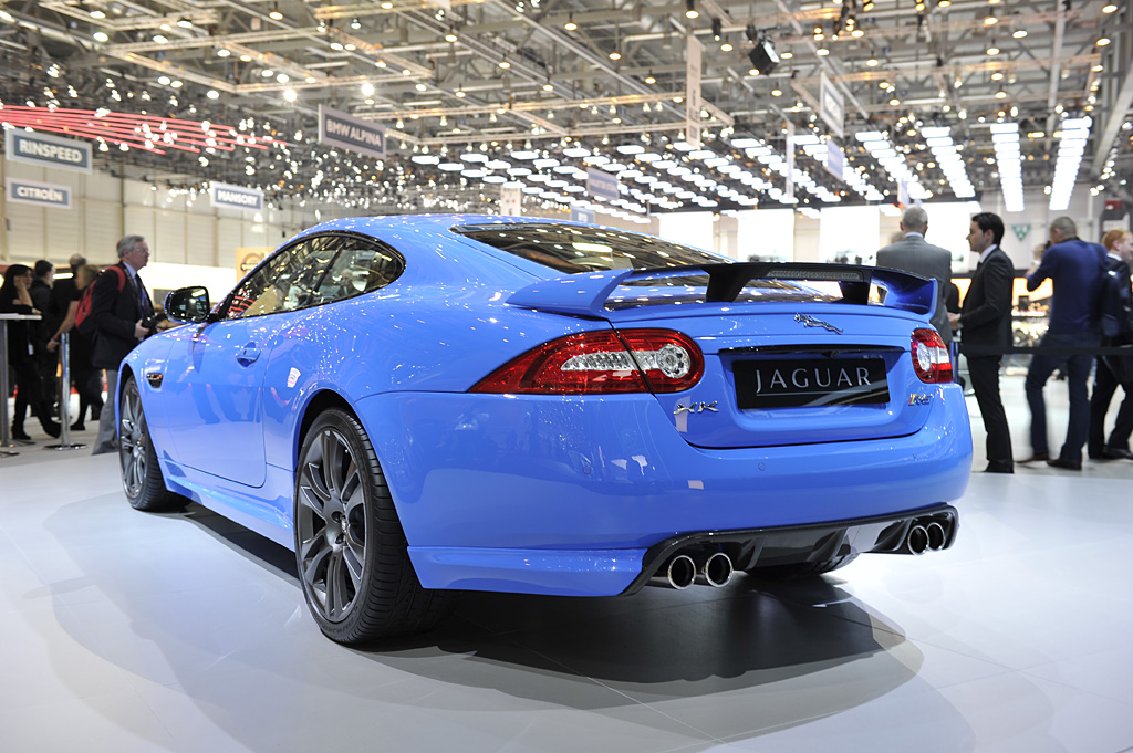 2011 Geneva Motor Show-3