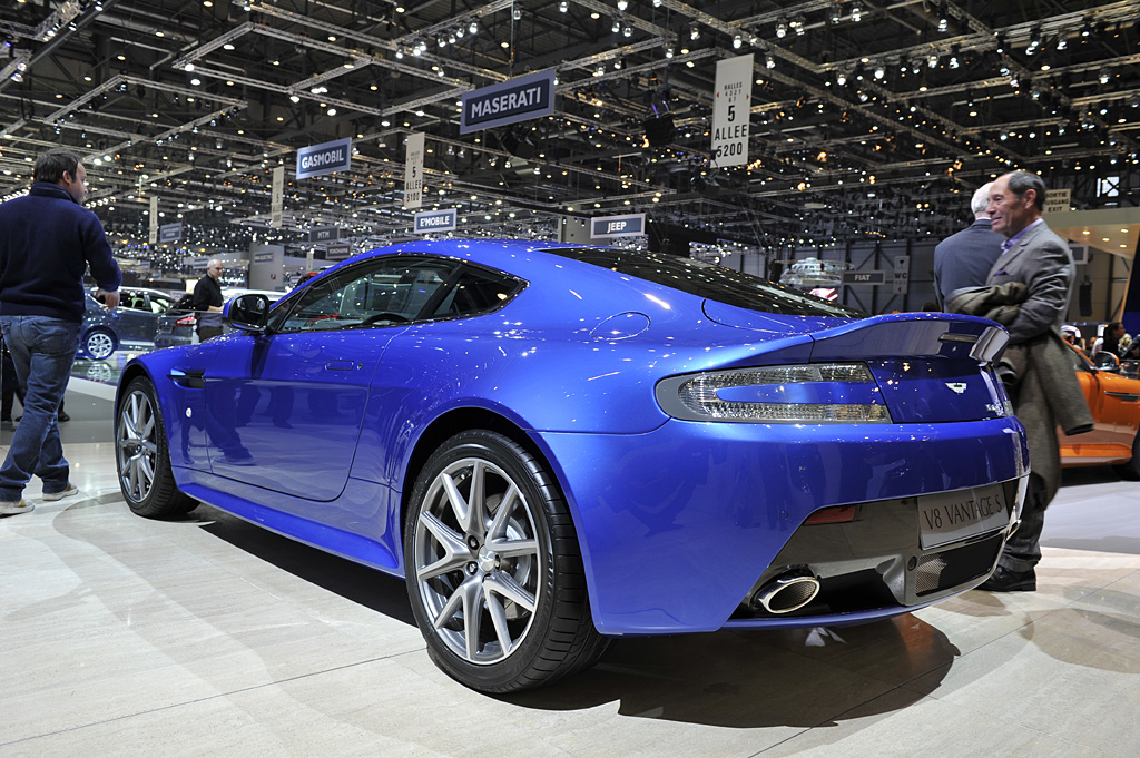 2011 Geneva Motor Show-3