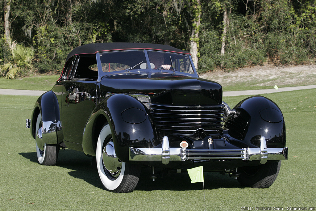 1935 Cord 810 Gallery