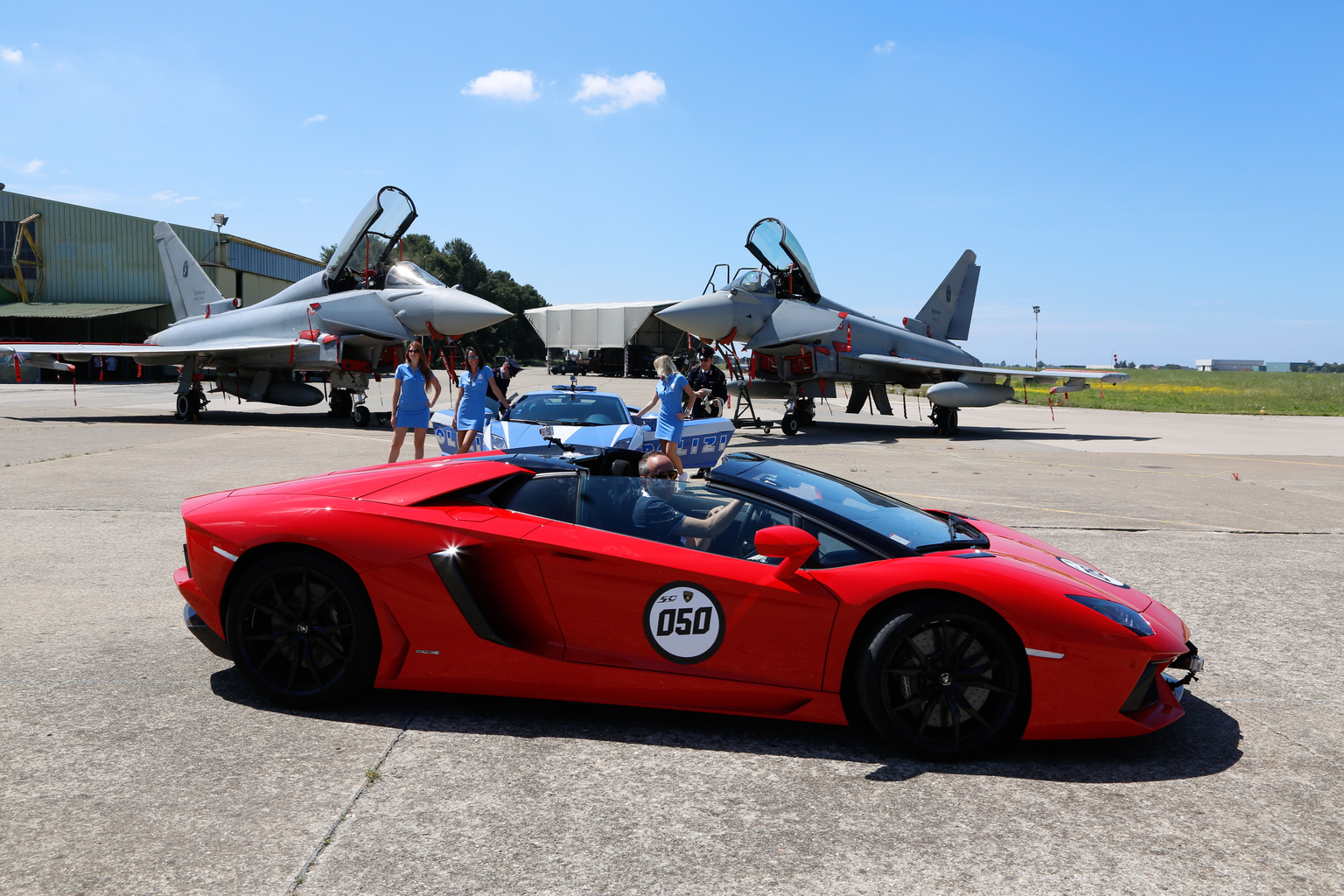 2012 Lamborghini Aventador LP 700-4 Roadster Gallery