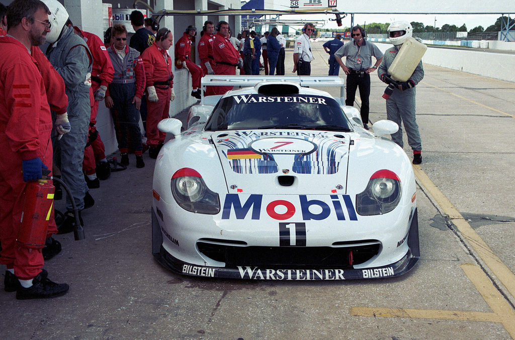 1997 Porsche 911 GT1 Evolution Gallery