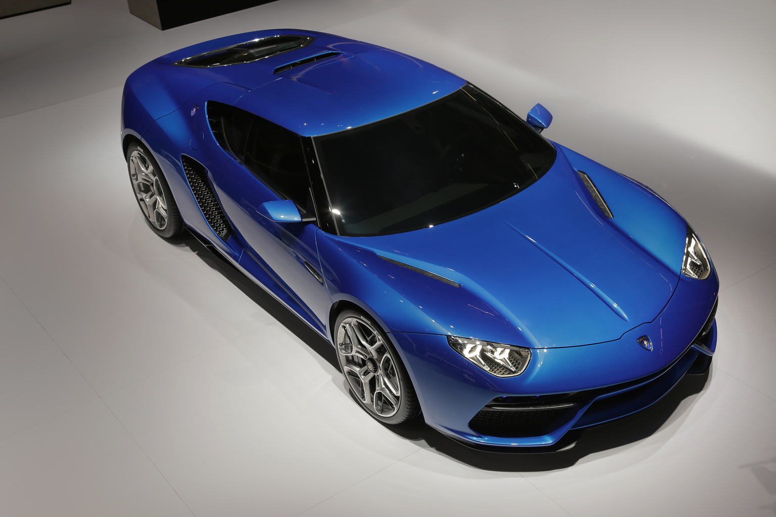 2014 Lamborghini Asterion LPI 910-4 Gallery