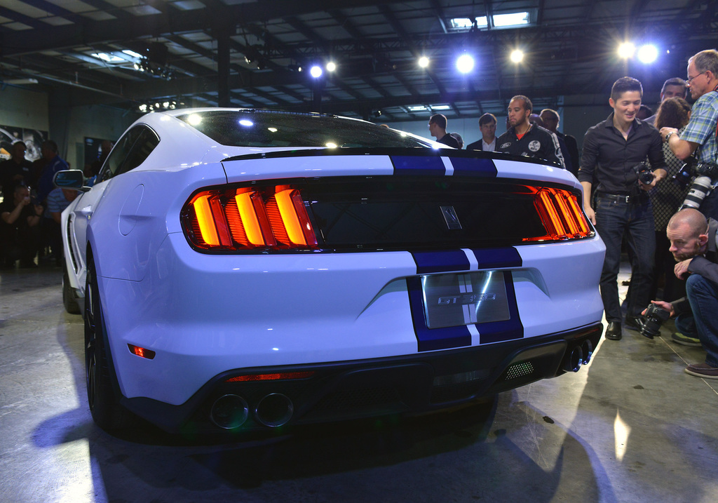 2015 Shelby GT350 Gallery