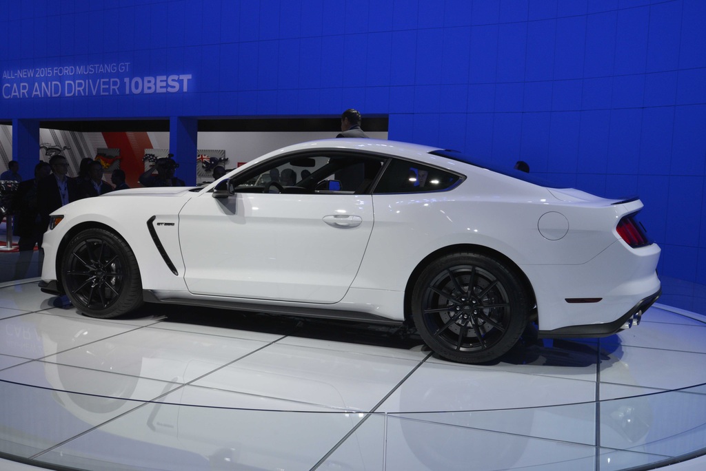 2015 Shelby GT350 Gallery