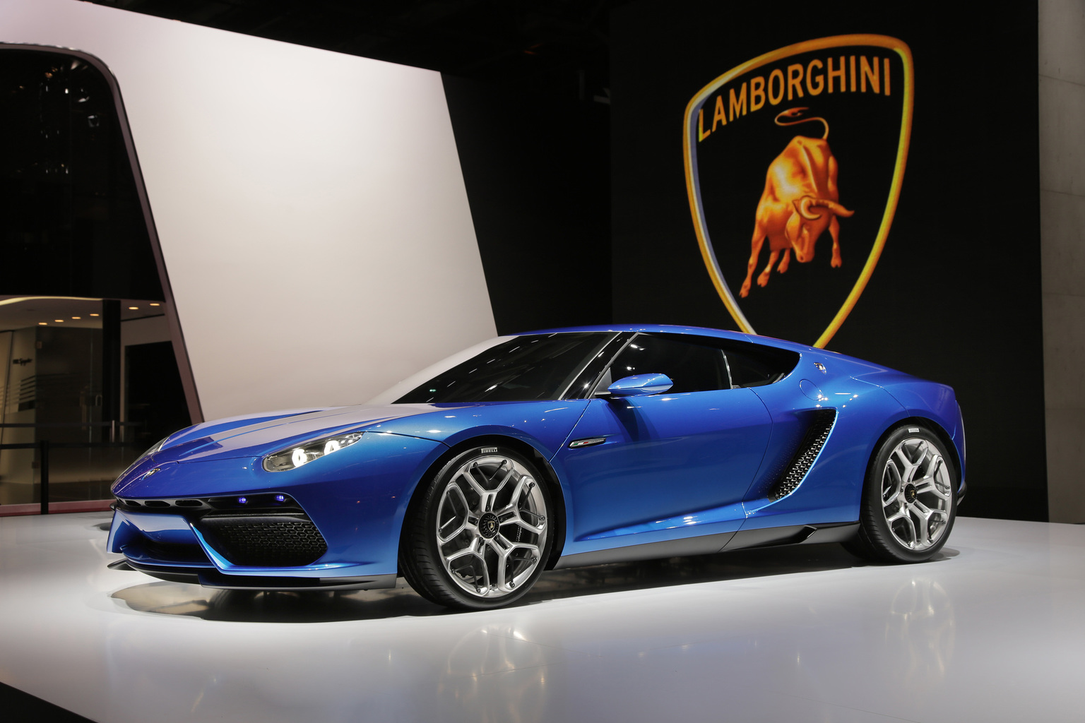 2014 Lamborghini Asterion LPI 910-4 Gallery