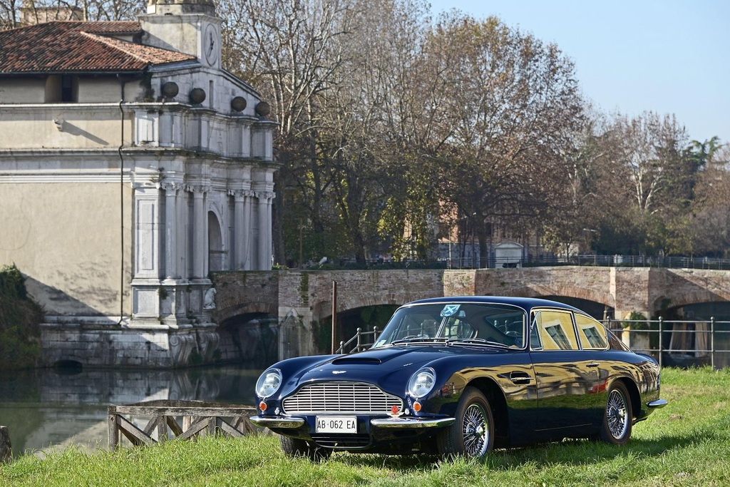 1960 Aston Martin DB6 Vantage Gallery