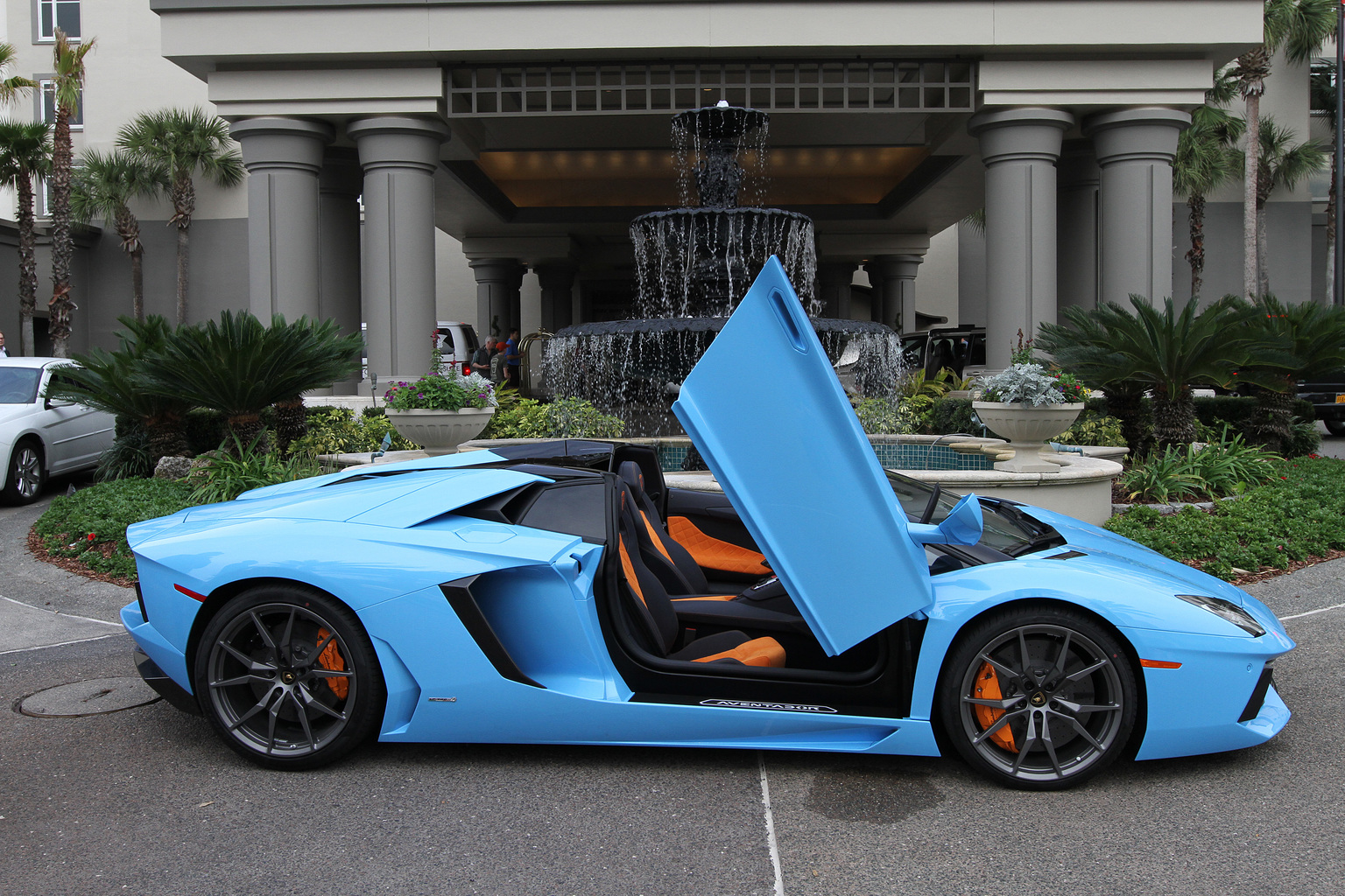 2012 Lamborghini Aventador LP 700-4 Roadster Gallery