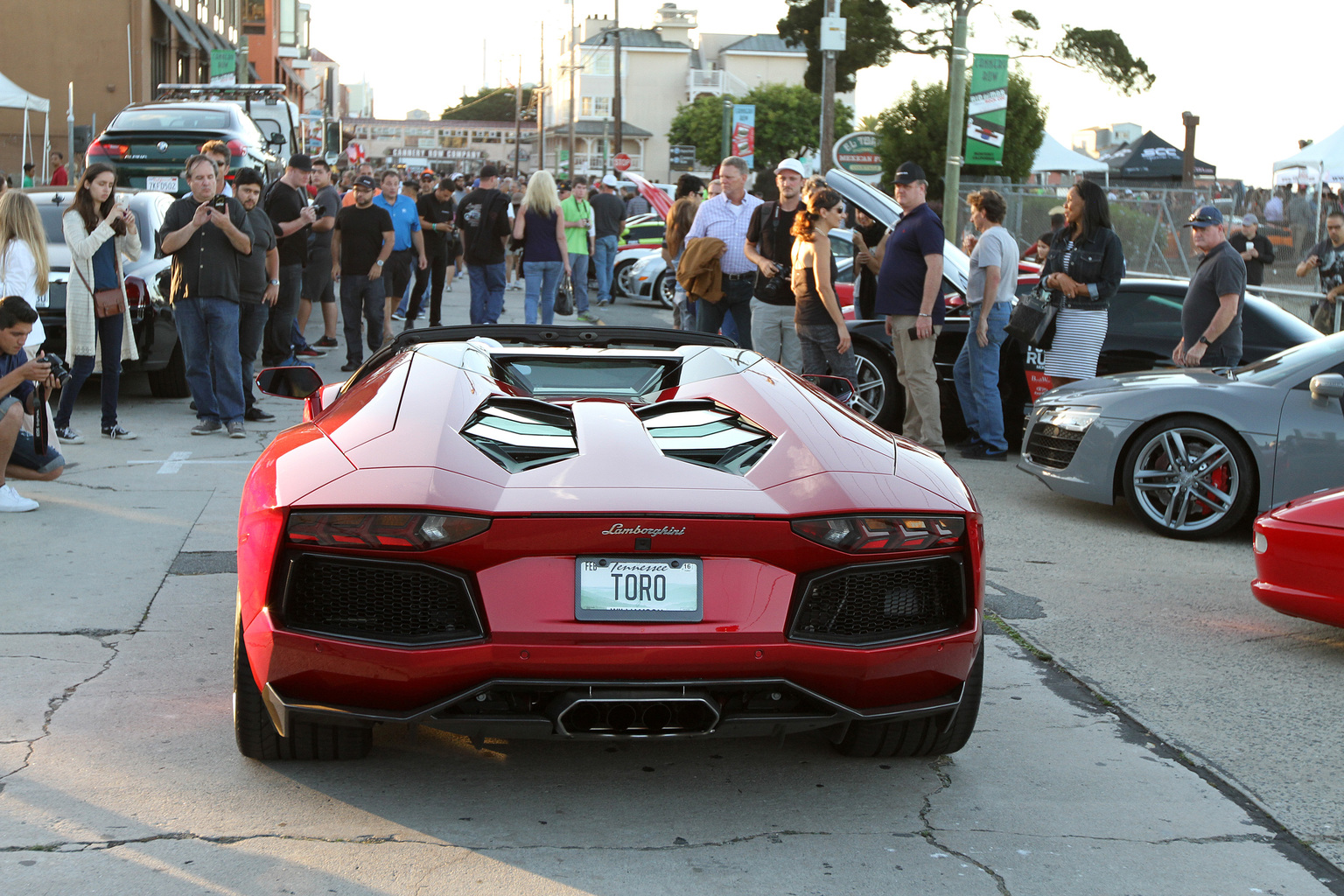 2012 Lamborghini Aventador LP 700-4 Roadster Gallery