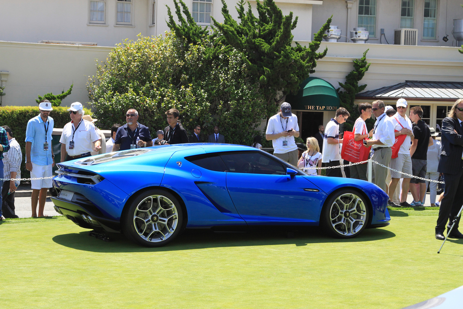 2014 Lamborghini Asterion LPI 910-4 Gallery