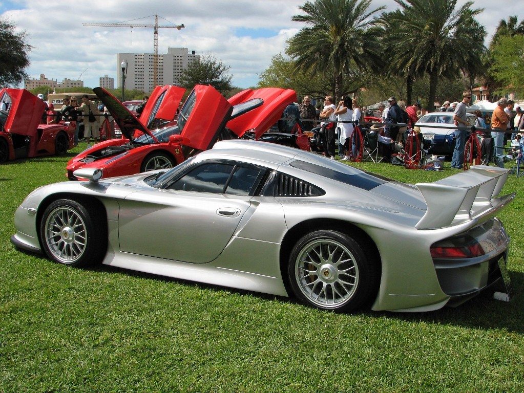 1997 Porsche 911 GT1 Straßenversion Gallery