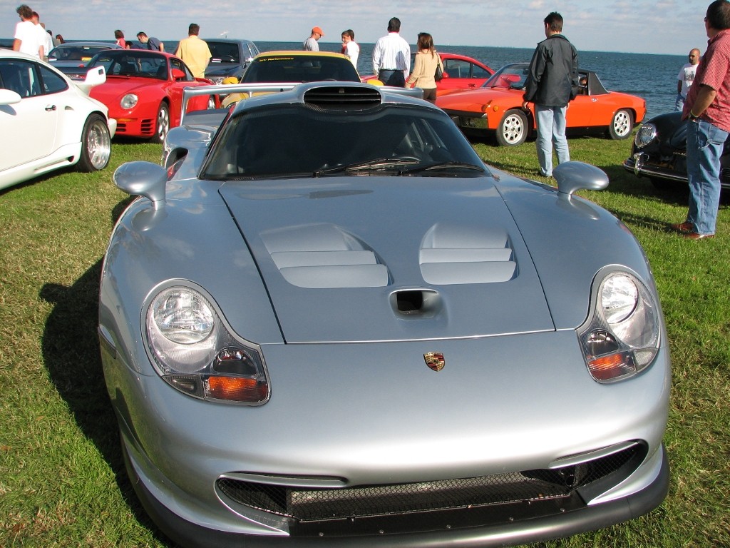 1997 Porsche 911 GT1 Straßenversion Gallery