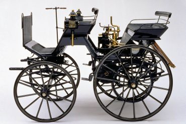 1886 Daimler Motorized Carriage