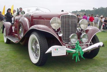 1933 Auburn 12-165 Salon