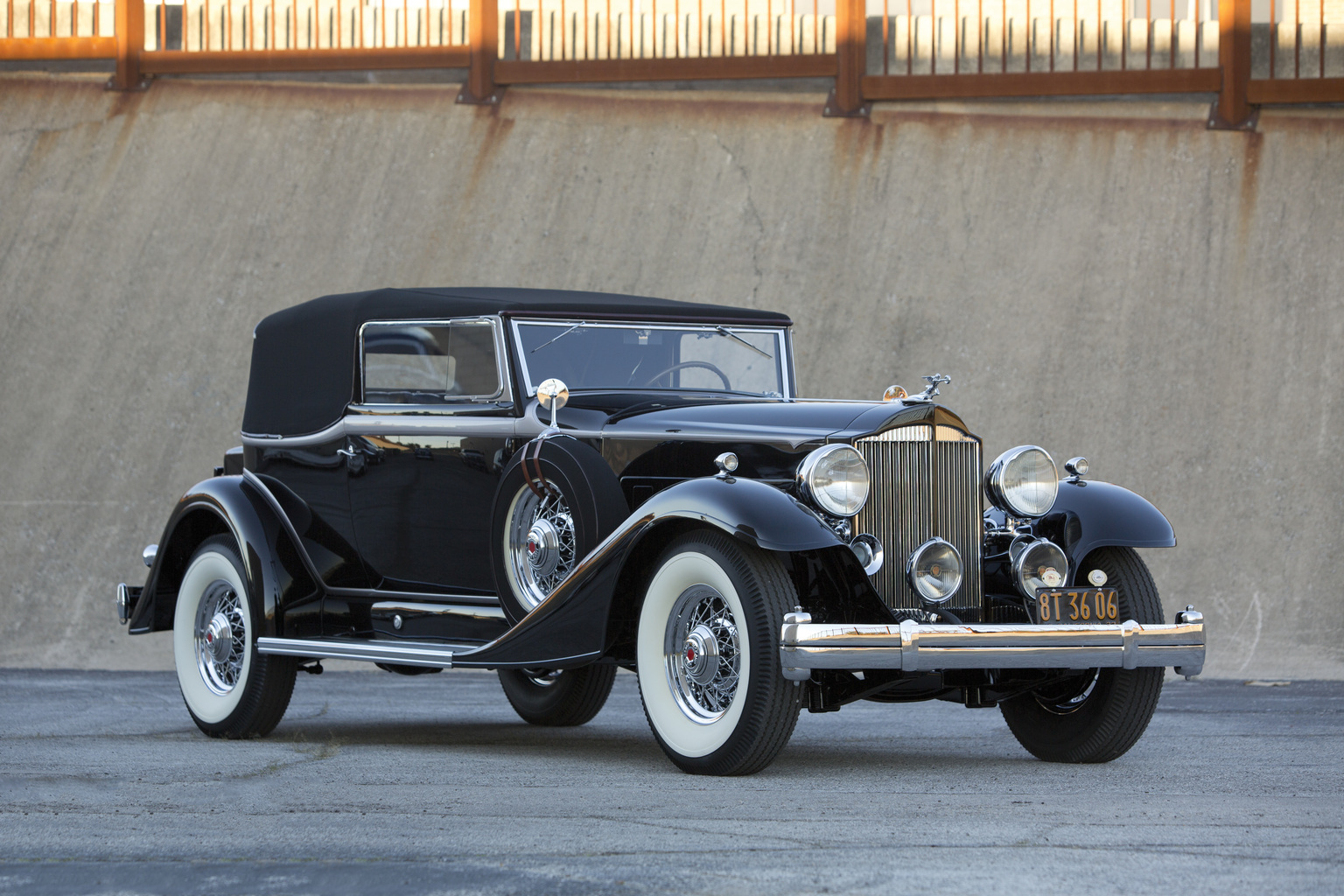 1933 Packard Super Eight Model 1004