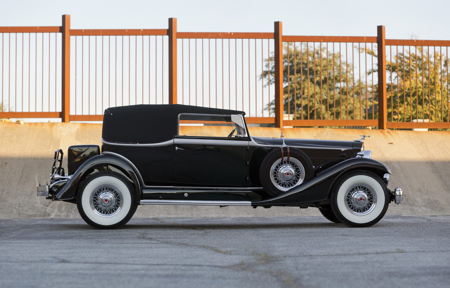 1933 Packard Super Eight Model 1004