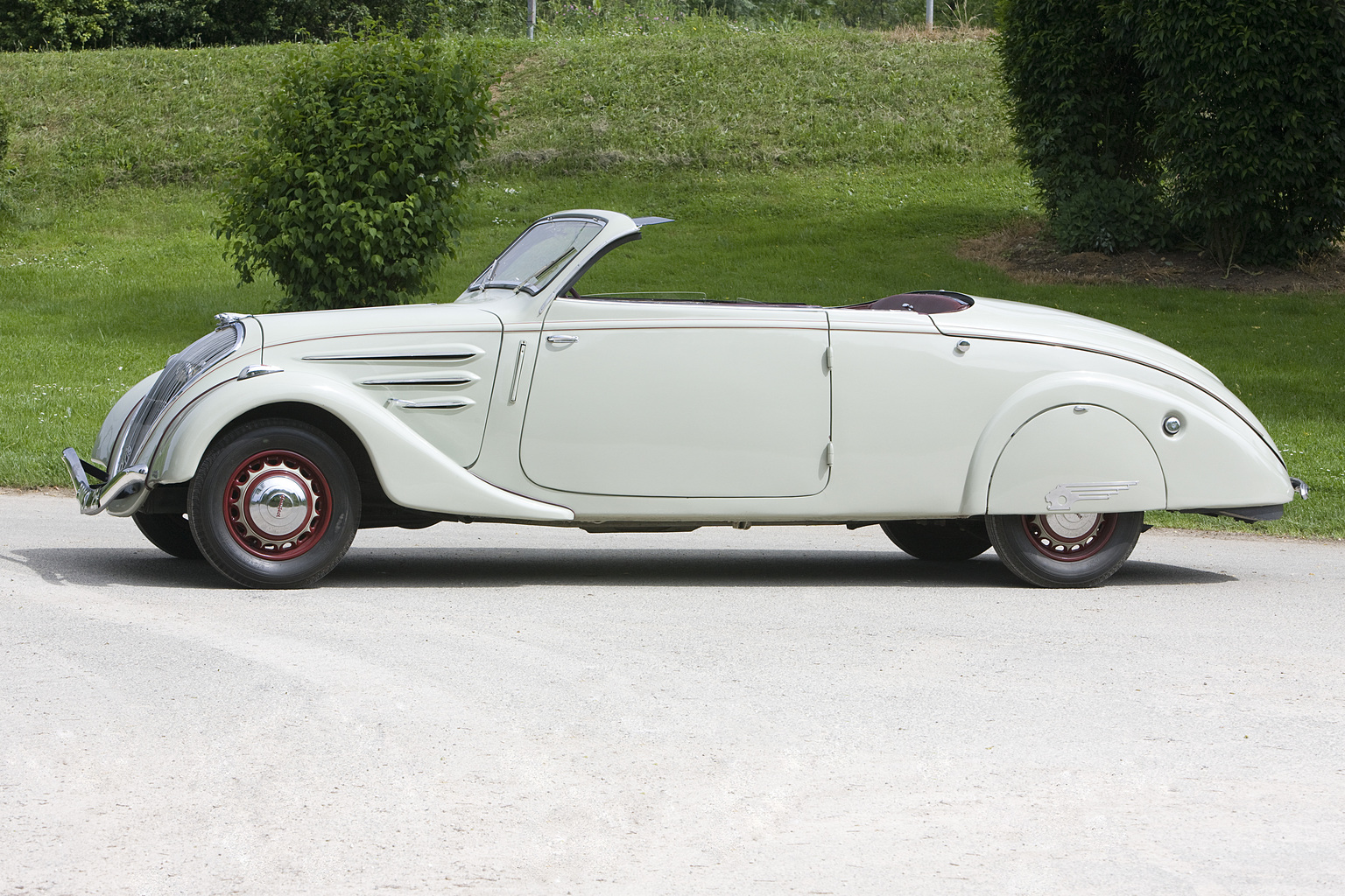 1936 Peugeot 402 Éclipse