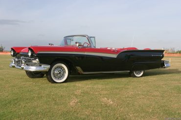 1957 Ford Fairlane 500 Skyliner