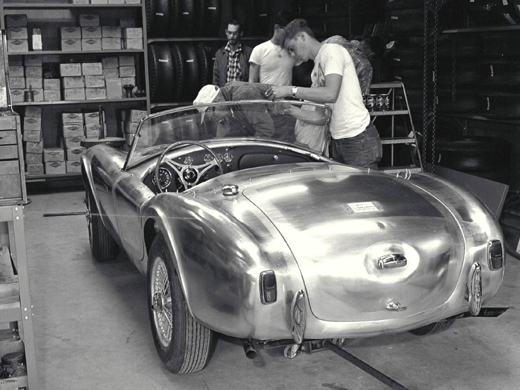 Carroll Shelby 1964 машина