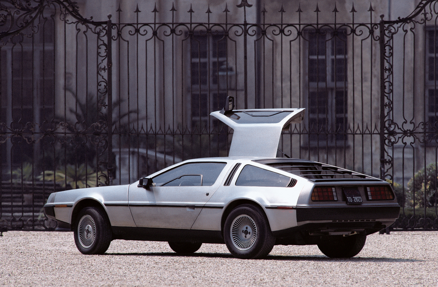 DeLorean DMC-12