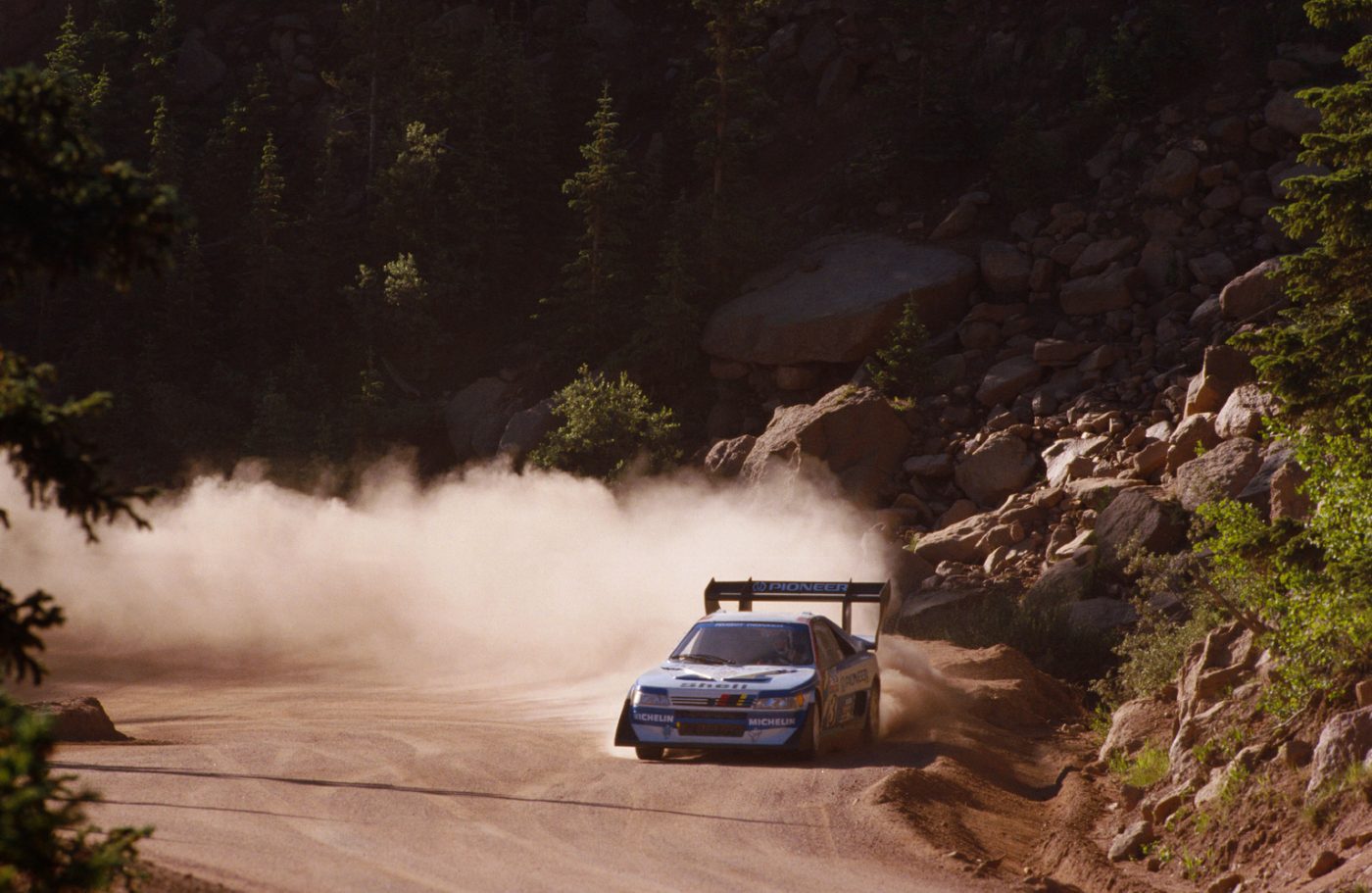 Photo 11 - La 405 T16 Pikes Peak développe 660 ch. Elle s'est illustrée