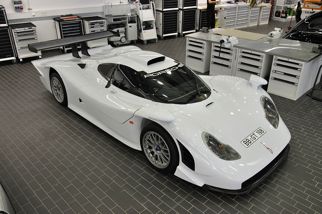 thumbnail interactive-video image 1 of Porsche 911 GT1 Le Mans Poster Set (1998) - Original Showroom Racecar Prints 1 of 4