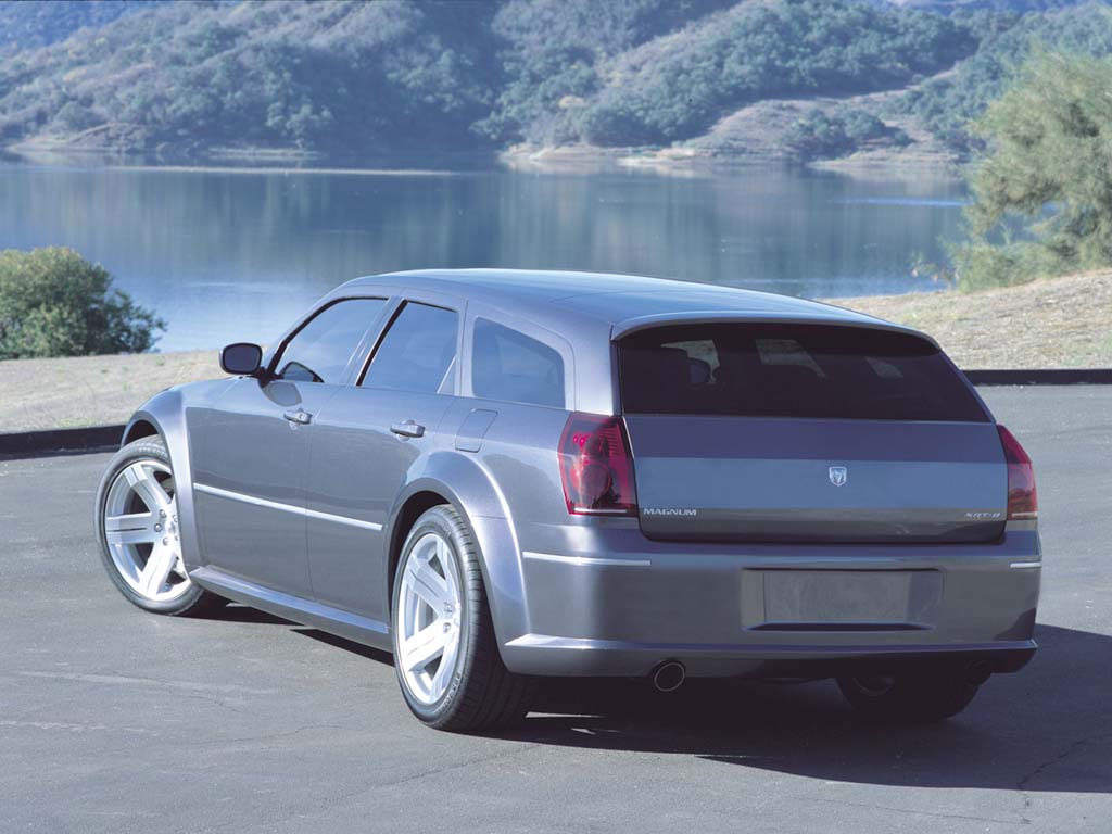 2003 Dodge Magnum SRT-8 Concept