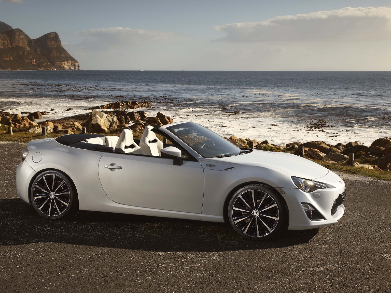 2013 Toyota GT 86 Open concept Share21