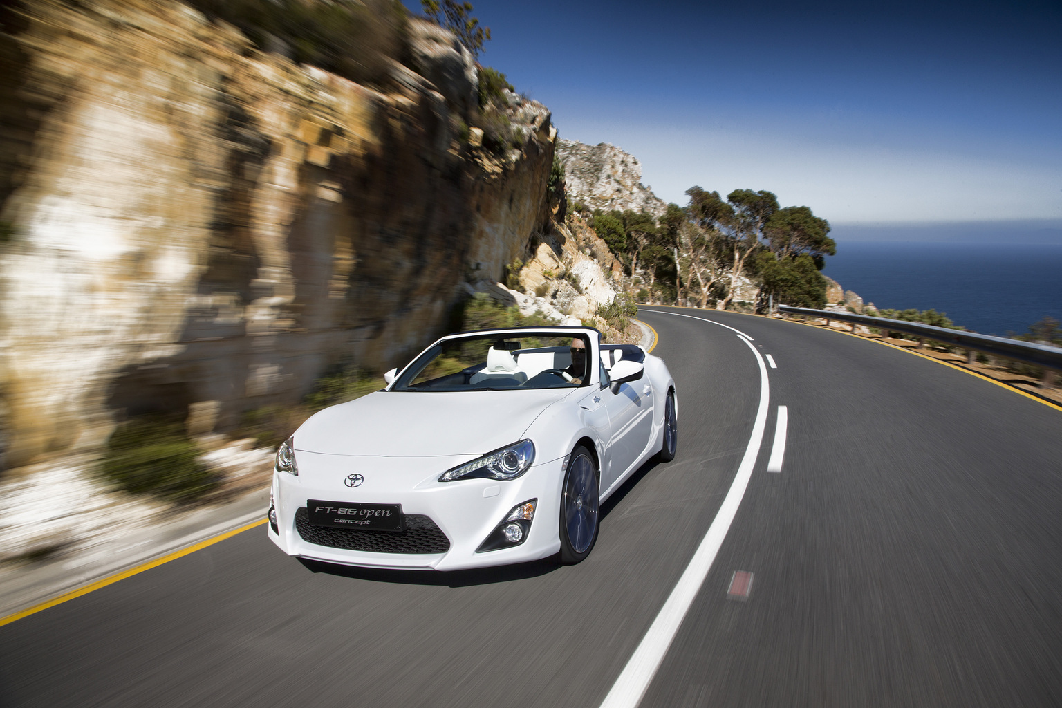 2013 Toyota GT 86 Open concept Share21