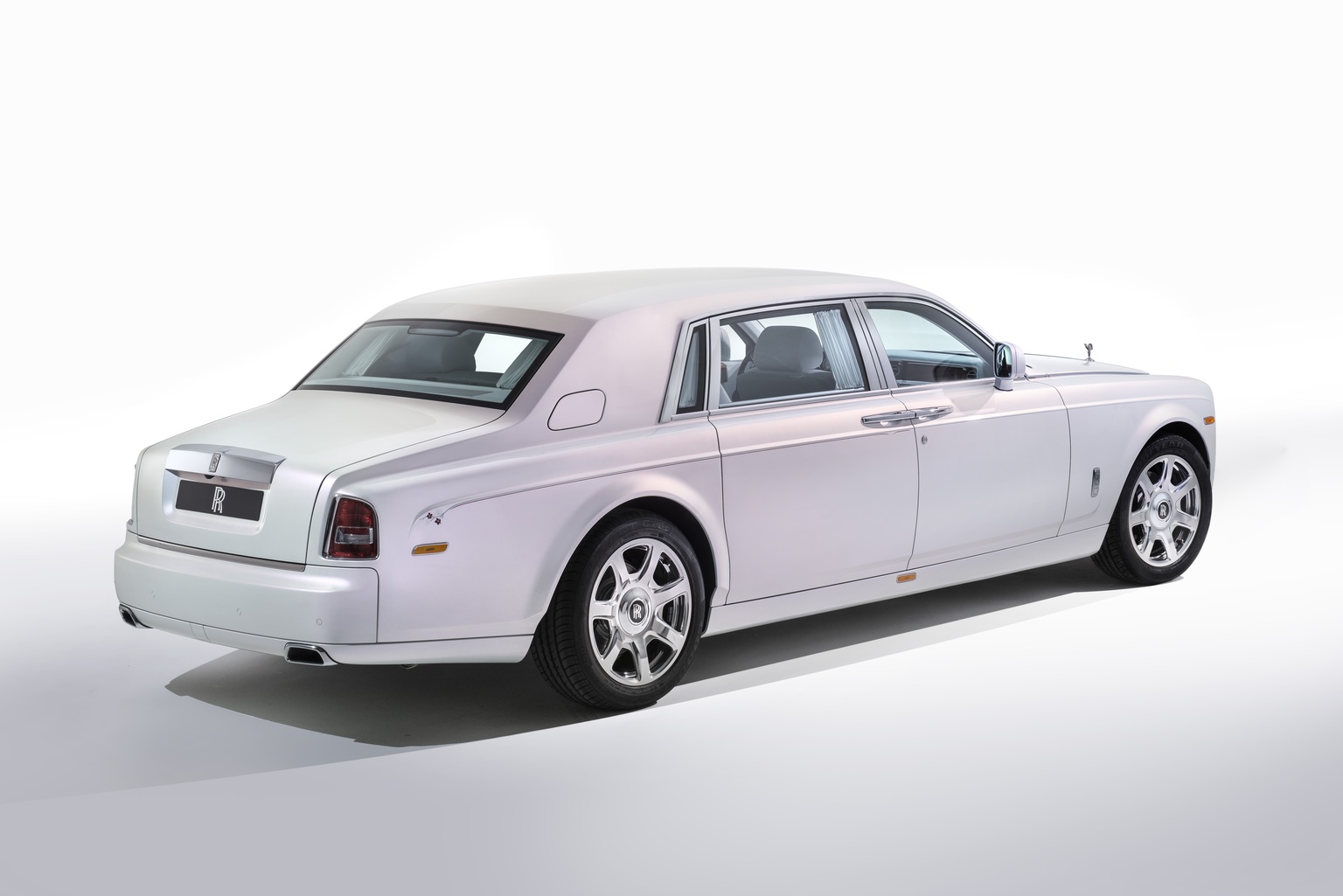 Rolls-Royce's new sedan, with silk and cherry blossoms, is as luxurious as  a Japanese garden