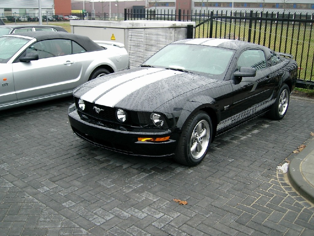 2005 Ford Mustang GT Gallery