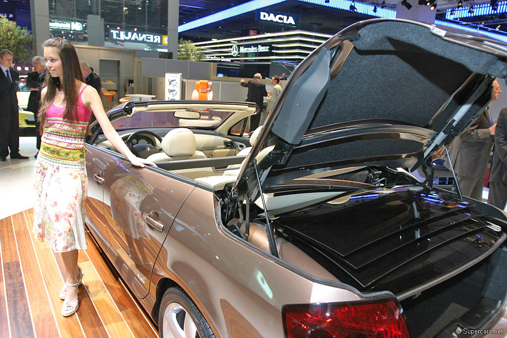 2006 Heuliez Peugeot 407 Macarena, a 4-door, 4-seater folding hardtop  convertible : r/WeirdWheels