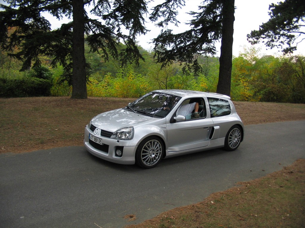 2003 Renault Clio V6 Gallery