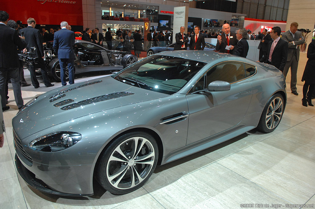 2009 Aston Martin V12 Vantage Gallery