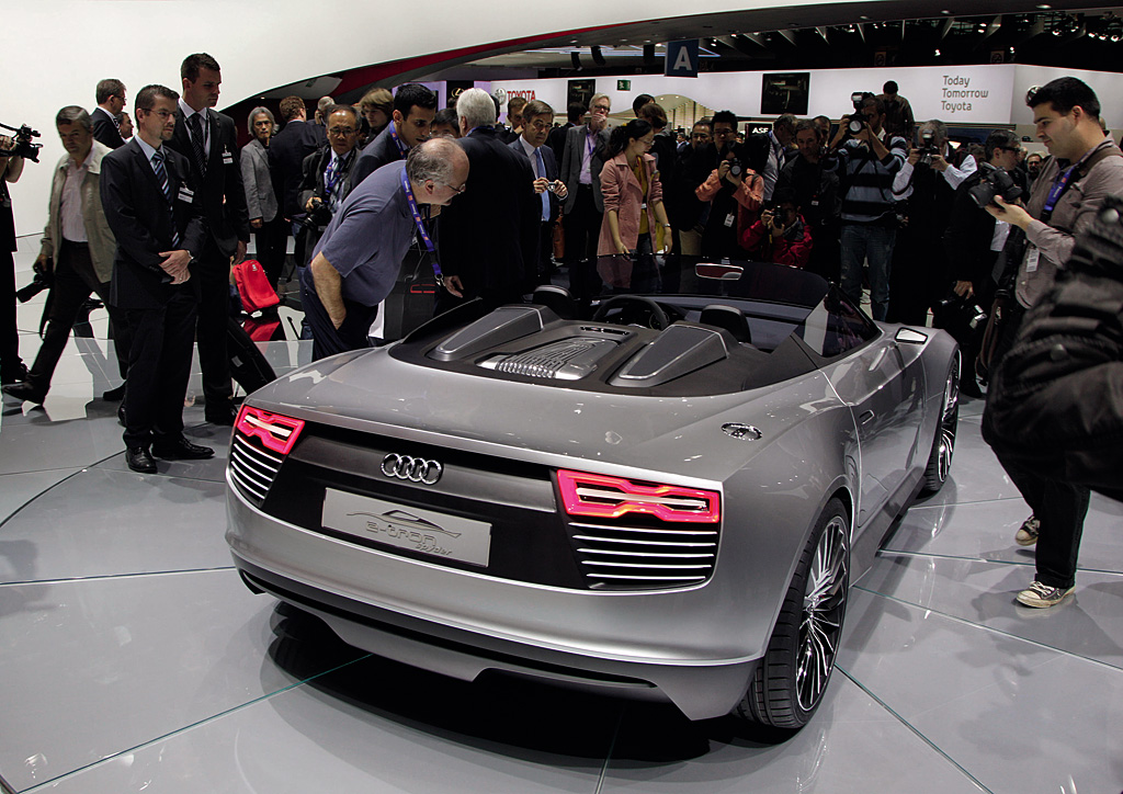 2010 Audi e-tron Spyder Gallery