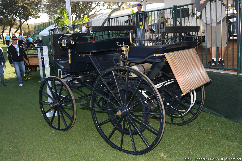 1886 Daimler Motorized Carriage