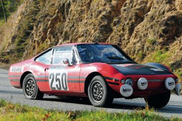 Didier Lodewyckx and Pat Lambert’s Fiat 850 Moretti limps alomg on a flat tire. Photo: Peter Collins