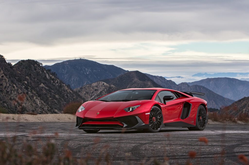 2015-Lamborghini-Aventador-LP750-4-SV-front-three-quarter-02