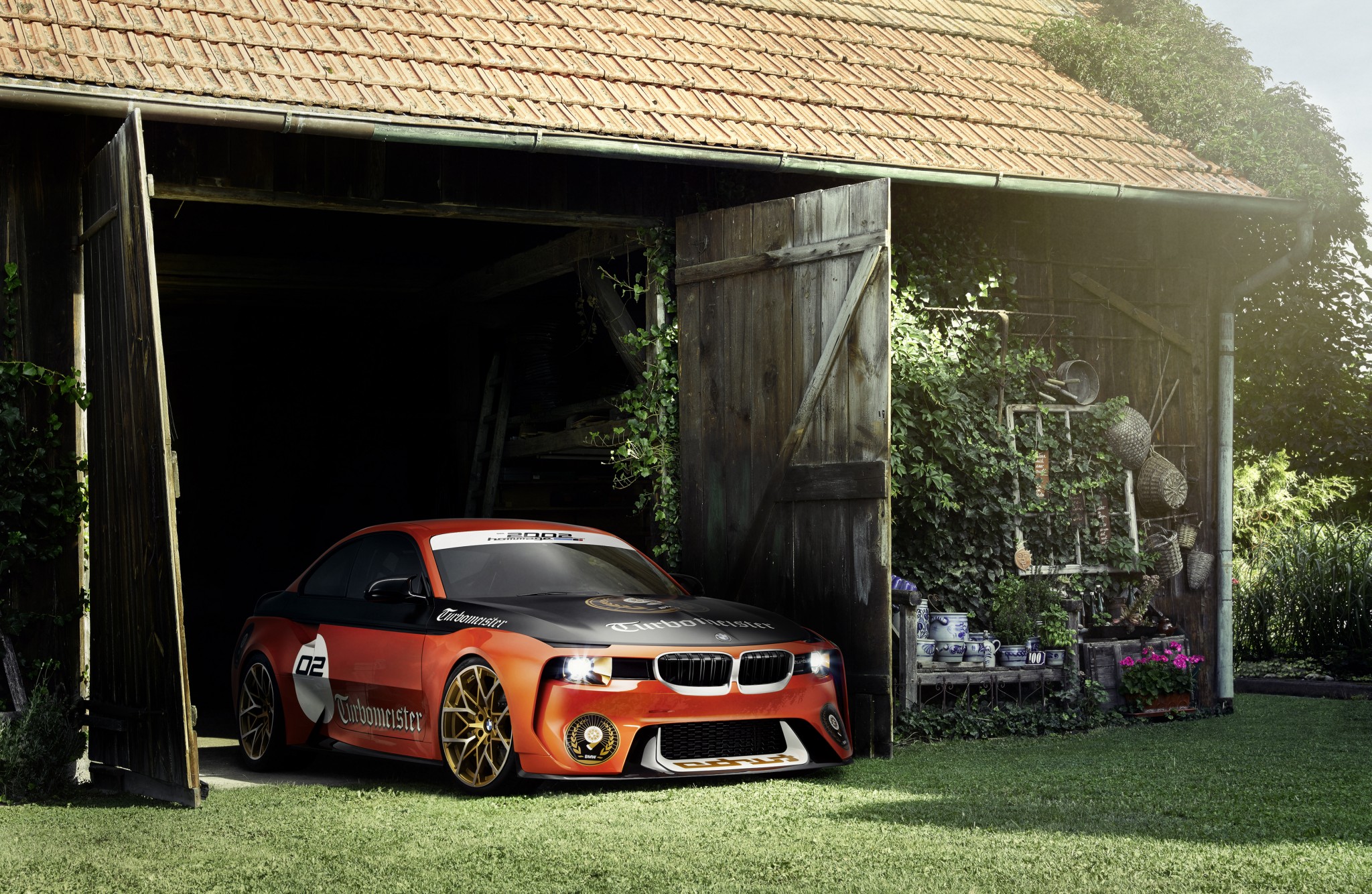 P90230173-highResBMW 2002 Hommage