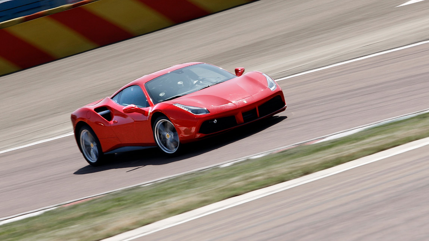 Video Chris Harris Drives The Ferrari 488 Gtb Ferrari