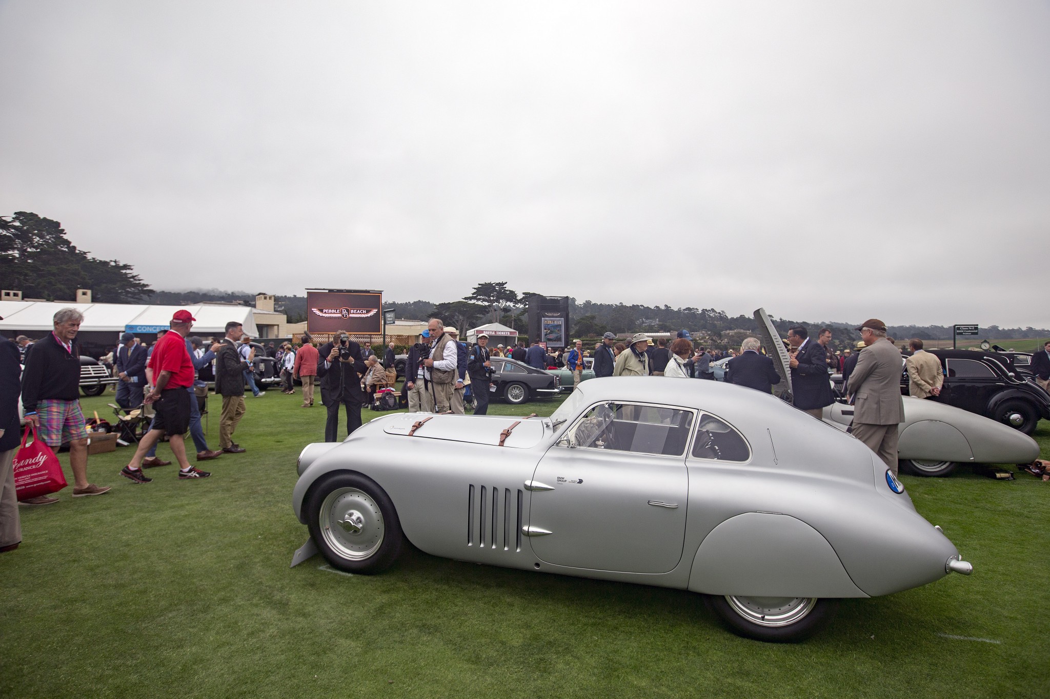 P90231486_highRes_bmw-celebrates-100th
