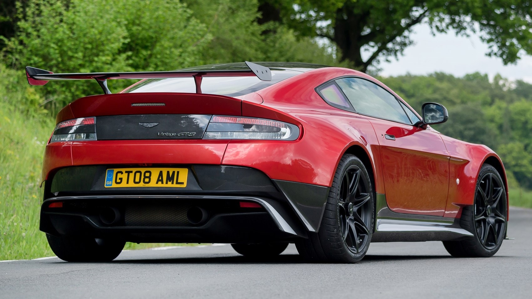 Beauty And Power: The Aston Martin Vantage GT8